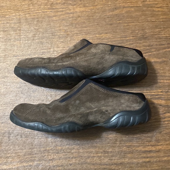 Hush Puppies Brown Suede Clogs, Size 7 - Picture 2 of 7